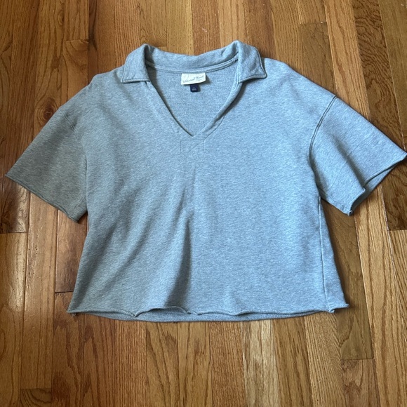 Universal Thread Tops - Women’s Gray V-Neck Crop Top Short Sleeve  Sweatshirt Size Small